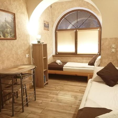 Apartament I Pokoje Goscinne Гнезно Экстерьер фото