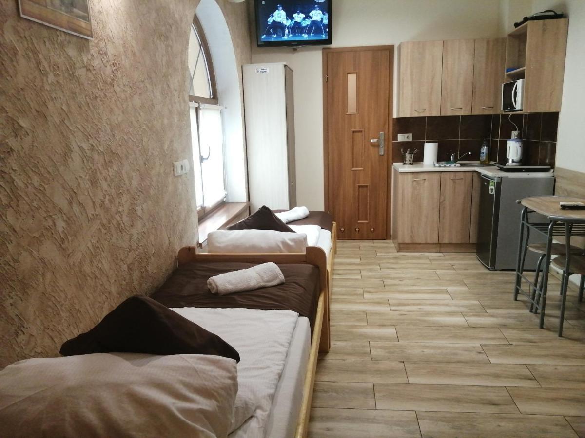 Apartament I Pokoje Goscinne Гнезно Экстерьер фото