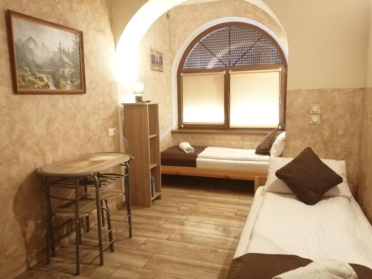 Apartament I Pokoje Goscinne Гнезно Экстерьер фото